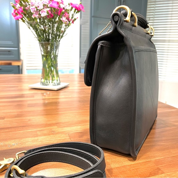 Vintage COACH Willis Bag, Black No. 9927 - Picture 6 of 16